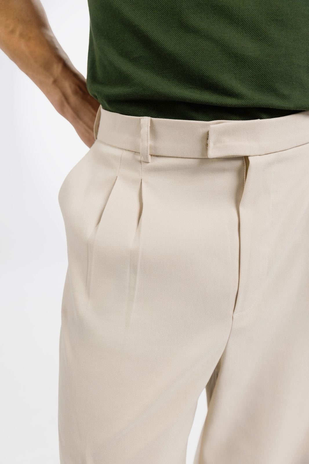 Beige pleated pants