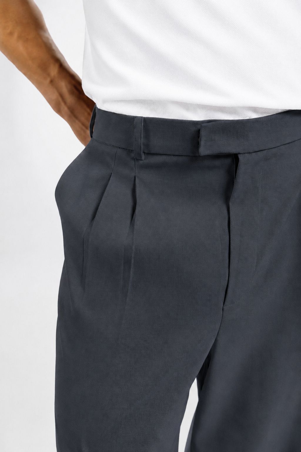 Pleated pants